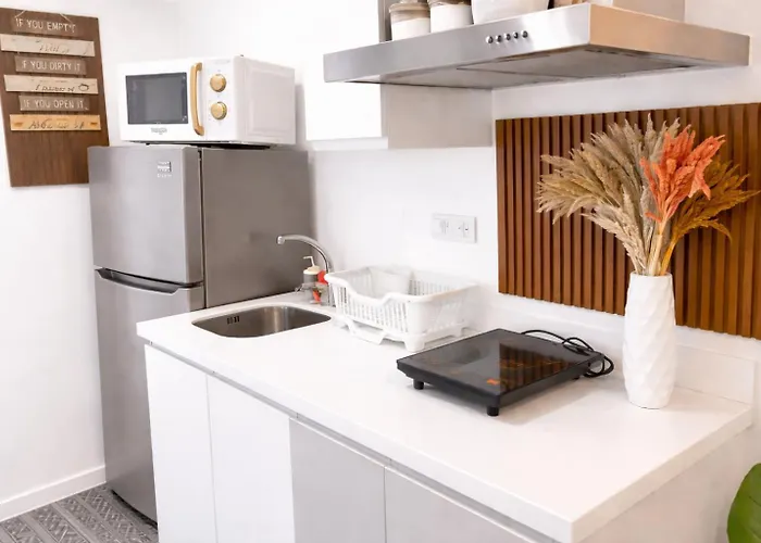 Azure Tropics Near Naia Airport With Wifi And Netflix Apartment