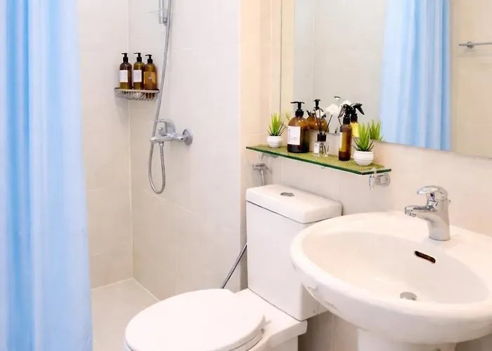 Azure Tropics Near Naia Airport With Wifi And Netflix Apartment